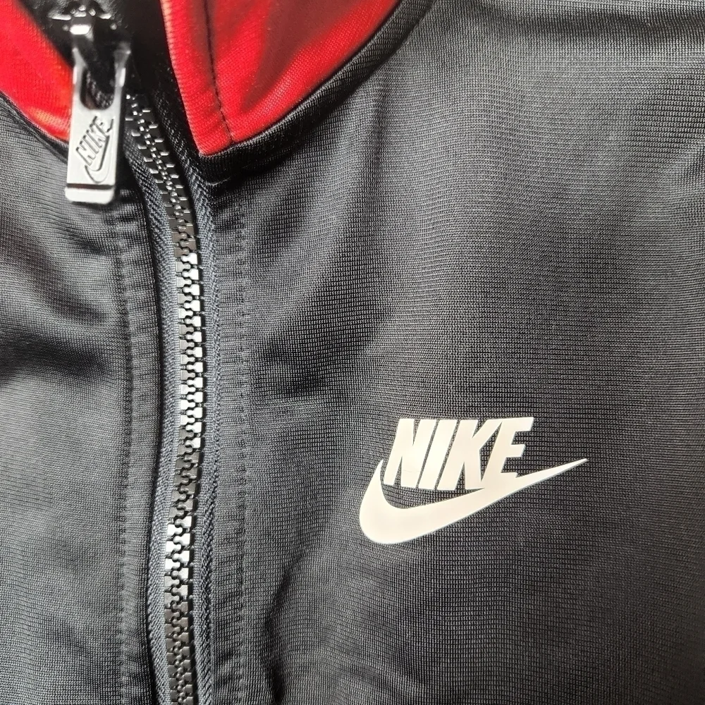 Nike Boys Lightweight Colorblocked Red Black Zip Up Jacket-Size 3T